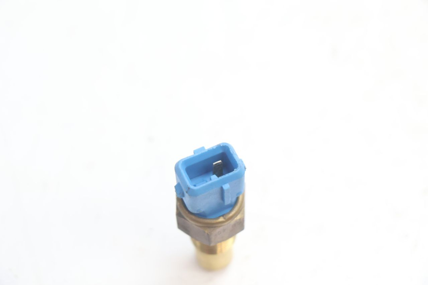 photo de WATER TEMPERATURE SENSOR PEUGEOT SPEEDFIGHT LC 50 (1996 - 2002) - Zoom on usage condition