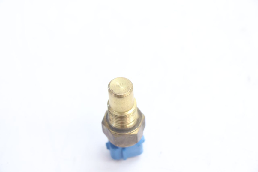 photo de WATER TEMPERATURE SENSOR PEUGEOT SPEEDFIGHT LC 50 (1996 - 2002) - Alternative perspective