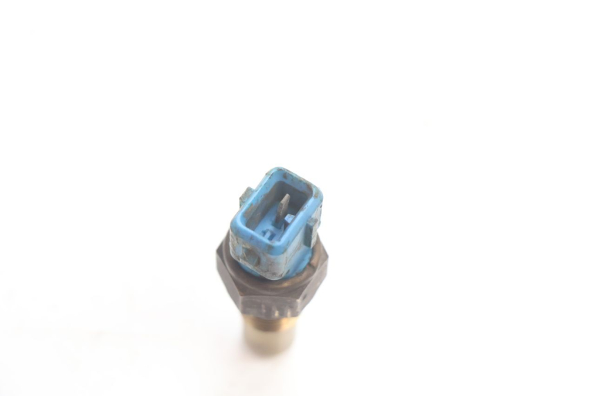 photo de WATER TEMPERATURE SENSOR PEUGEOT SPEEDFIGHT LC 50 (1996 - 2002) - Zoom on usage condition