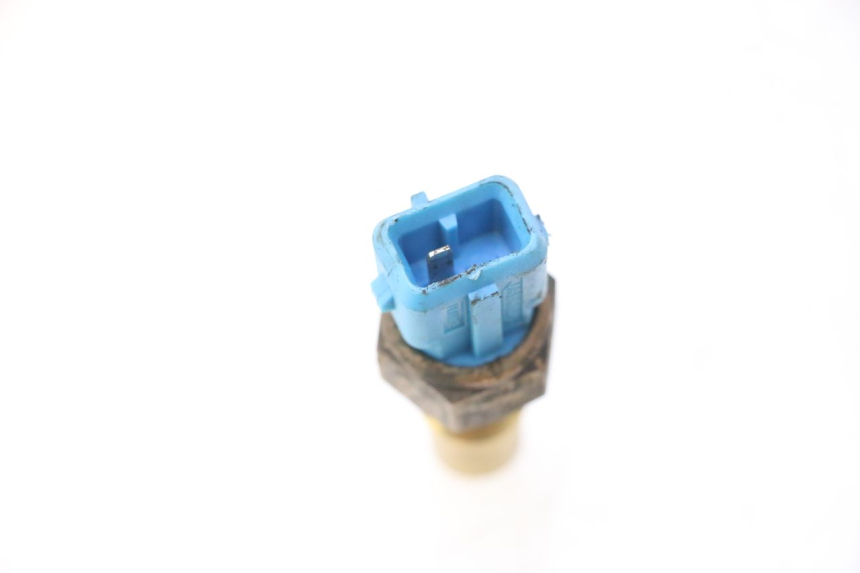 photo de WATER TEMPERATURE SENSOR PEUGEOT SPEEDFIGHT LC 50 (1996 - 2002) - Zoom on usage condition