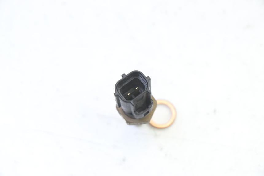 photo de WATER TEMPERATURE SENSOR SUZUKI SV S 650 (2003 - 2009) - Alternative perspective