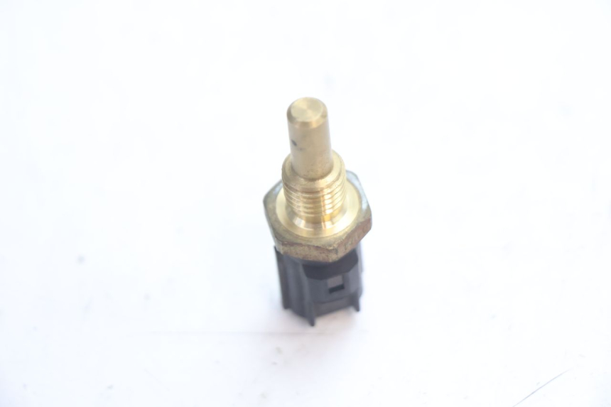 photo de WATER TEMPERATURE SENSOR SUZUKI SV S 650 (2003 - 2009) - Alternative perspective