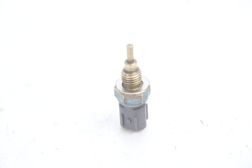 photo de WATER TEMPERATURE SENSOR HONDA VFR FI RC46 800 (1998 - 2001) - Alternative perspective
