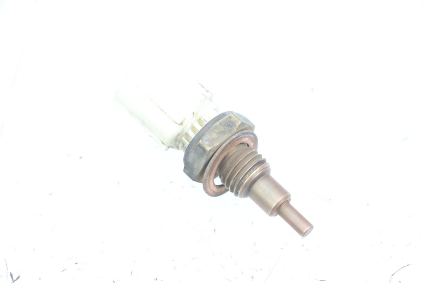 photo de WATER TEMPERATURE SENSOR YAMAHA XMAX X-MAX 125 (2006 - 2009) - Zoom on usage condition