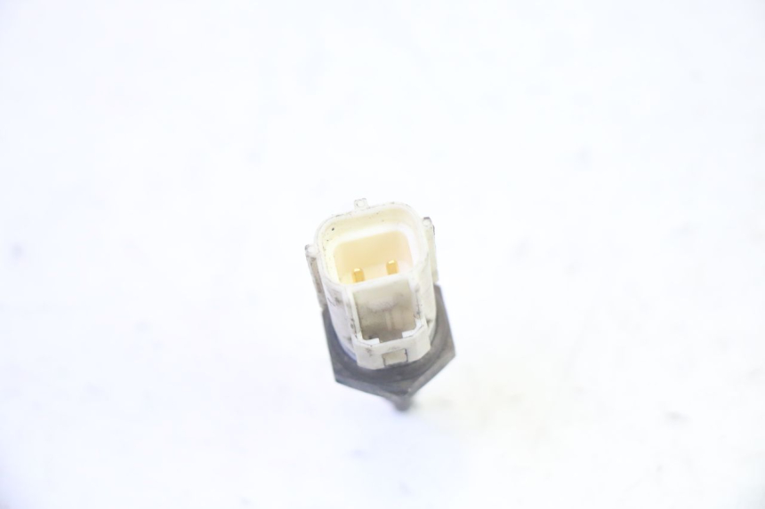 photo de WATER TEMPERATURE SENSOR YAMAHA X-MAX XMAX 125 (2010 - 2013) - Alternative perspective