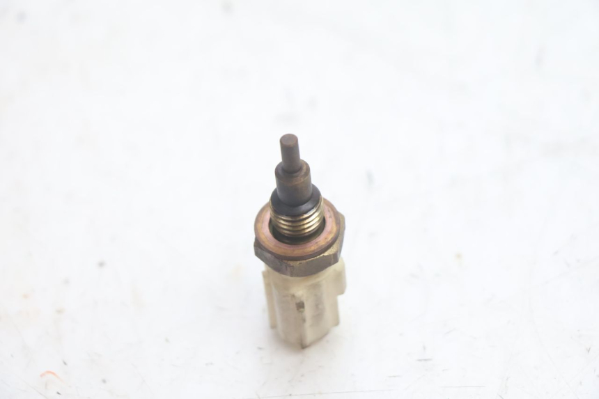 photo de WATER TEMPERATURE SENSOR YAMAHA X-MAX XMAX 125 (2010 - 2013) - Alternative perspective