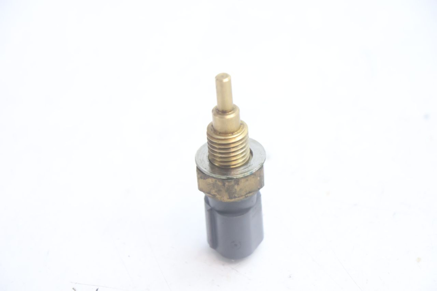 photo de WATER TEMPERATURE SENSOR HONDA XLV VARADERO 125 (2007 - 2012) - Zoom on usage condition