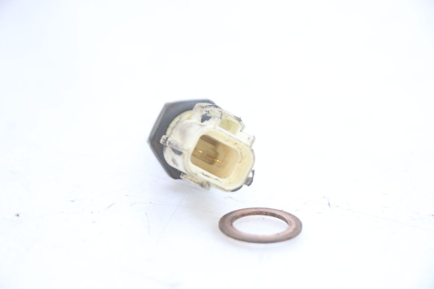photo de WATER TEMPERATURE SENSOR YAMAHA X-MAX XMAX ABS 250 (2010 - 2014) - Alternative perspective