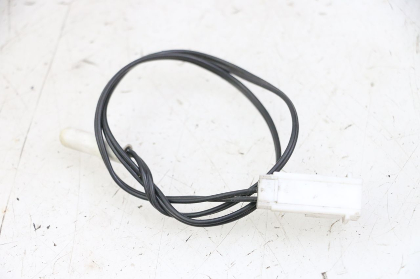 photo de OUTDOOR TEMPERATURE SENSOR PEUGEOT SATELIS 125 (2013 - 2018) - Zoom on usage condition