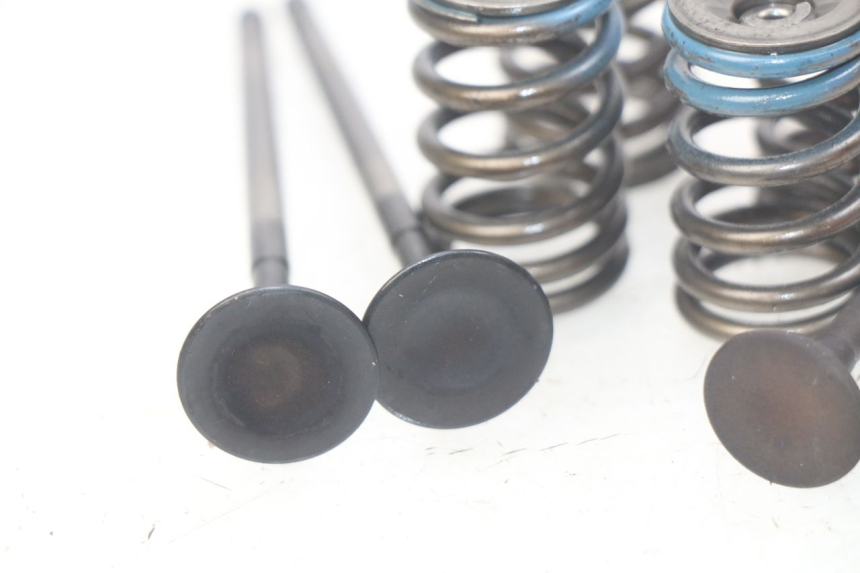 photo de ENGINE VALVE SUZUKI BURGMAN 125 (2007 - 2014) - Technical close-up