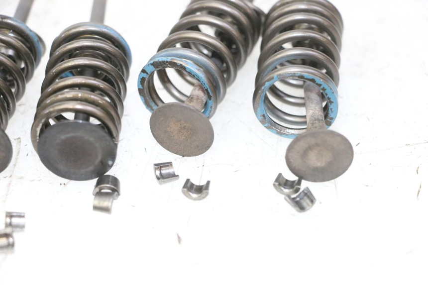 photo de ENGINE VALVE SUZUKI BURGMAN 125 (2007 - 2014) - Zoom on usage condition