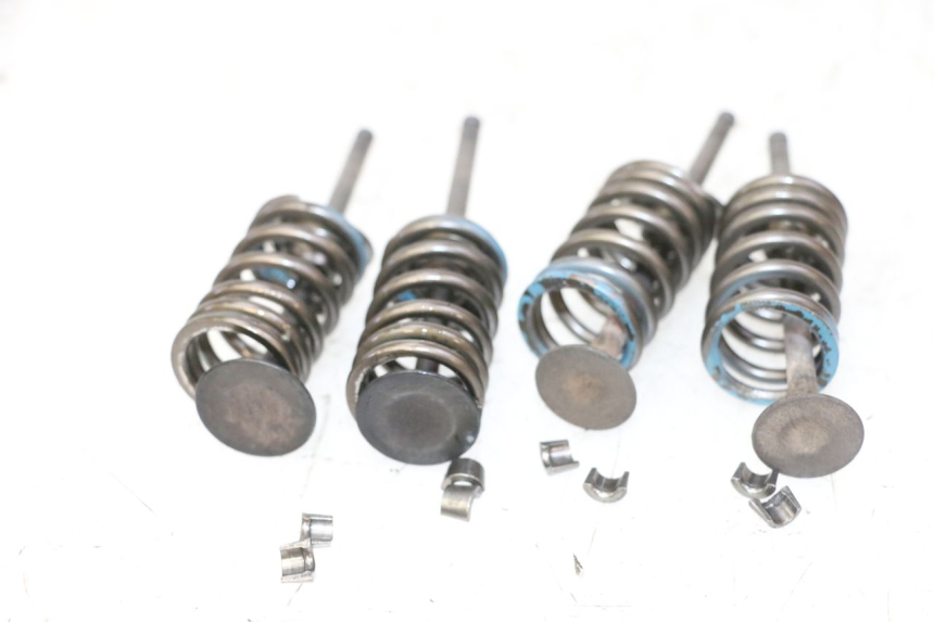 photo de ENGINE VALVE SUZUKI BURGMAN 125 (2007 - 2014) - Alternative perspective