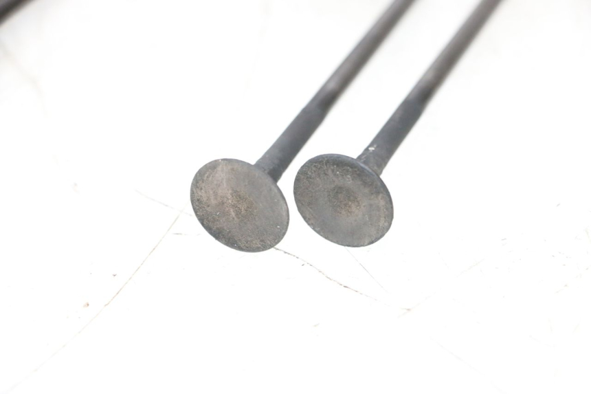 photo de ENGINE VALVE SUZUKI BURGMAN 125 (2007 - 2014) - Fixing points details
