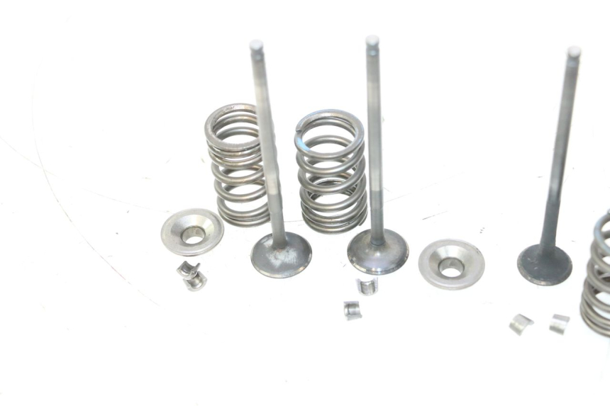 photo de ENGINE VALVE SUZUKI BURGMAN 125 (2007 - 2014) - Surface and material condition