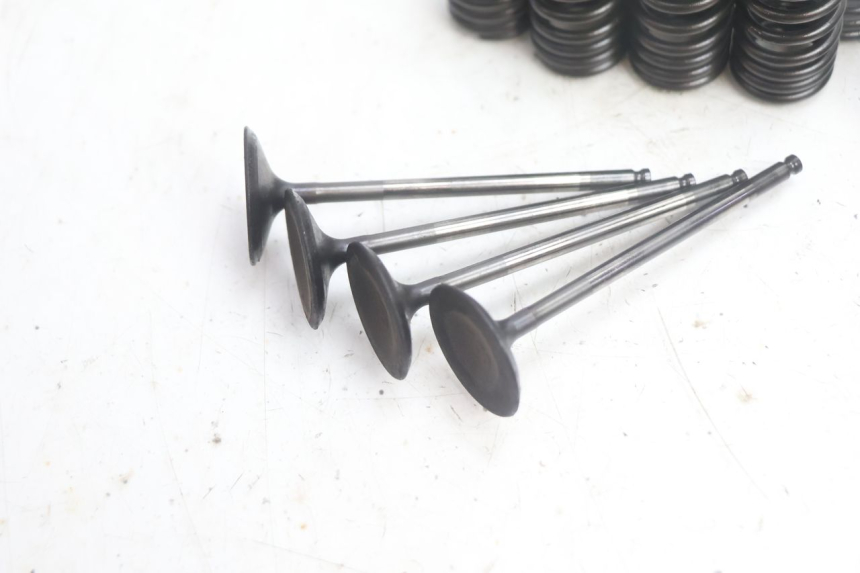 photo de ENGINE VALVE SUZUKI BURGMAN EXECUTIVE ABS 650 (2006 - 2012) - Technical close-up