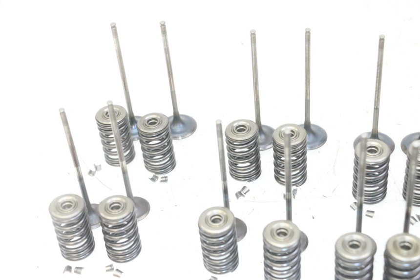 photo de ENGINE VALVE HONDA CB R 1000 (2018 - 2023) - Zoom on usage condition