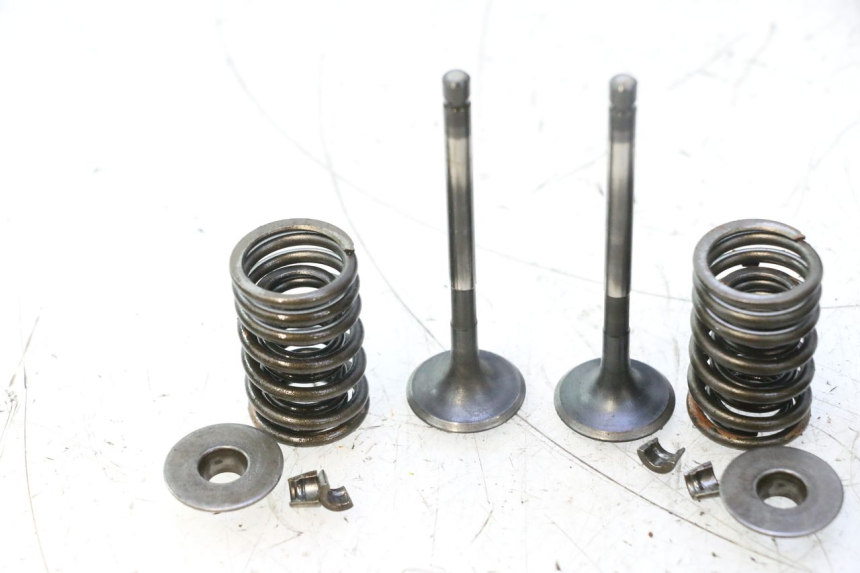 photo de ENGINE VALVE HONDA CB TWO FIFTY 250 (1991 - 2002) - Component detail