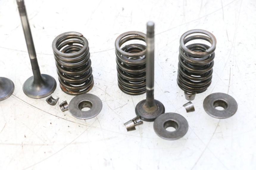 photo de ENGINE VALVE HONDA CB TWO FIFTY 250 (1991 - 2002) - Zoom on usage condition