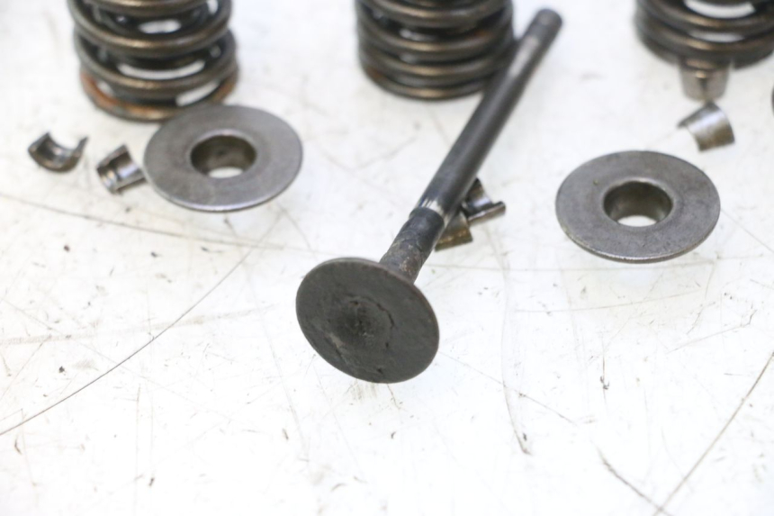 photo de ENGINE VALVE HONDA CB TWO FIFTY 250 (1991 - 2002) - Product overview