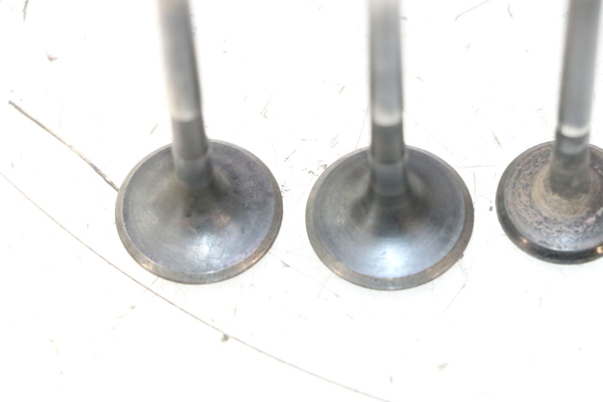 photo de ENGINE VALVE HONDA CB TWO FIFTY 250 (1991 - 2002) - Surface and material condition