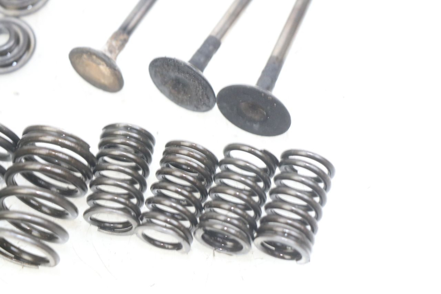 photo de VALVE HONDA CM 125 (1983 - 2003) - Alternative perspective