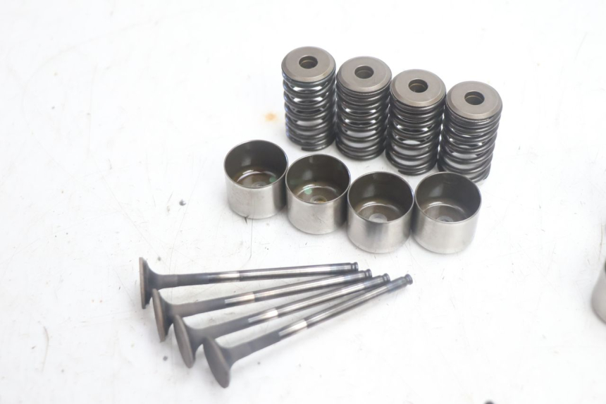 photo de ENGINE VALVE HONDA FJS SILVER WING SILVERWING 400 (2005 - 2008) - Component detail