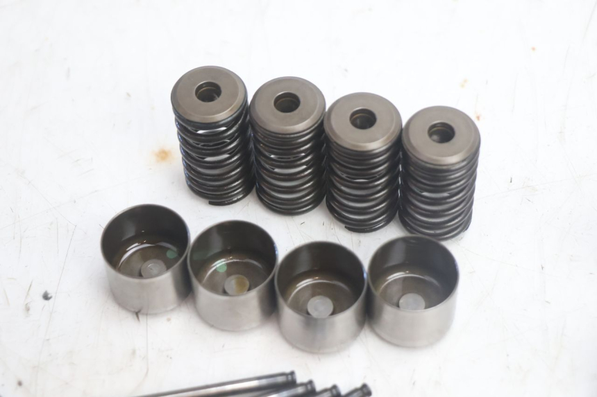 photo de ENGINE VALVE HONDA FJS SILVER WING SILVERWING 400 (2005 - 2008) - Technical close-up