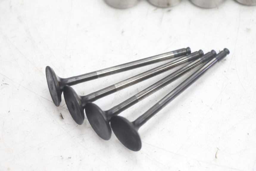 photo de ENGINE VALVE HONDA FJS SILVER WING SILVERWING 400 (2005 - 2008) - Surface and material condition