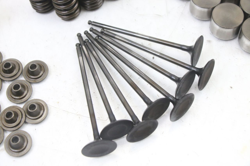 photo de ENGINE VALVE YAMAHA FZ6 FAZER S2 600 (2007 - 2011) - Surface and material condition