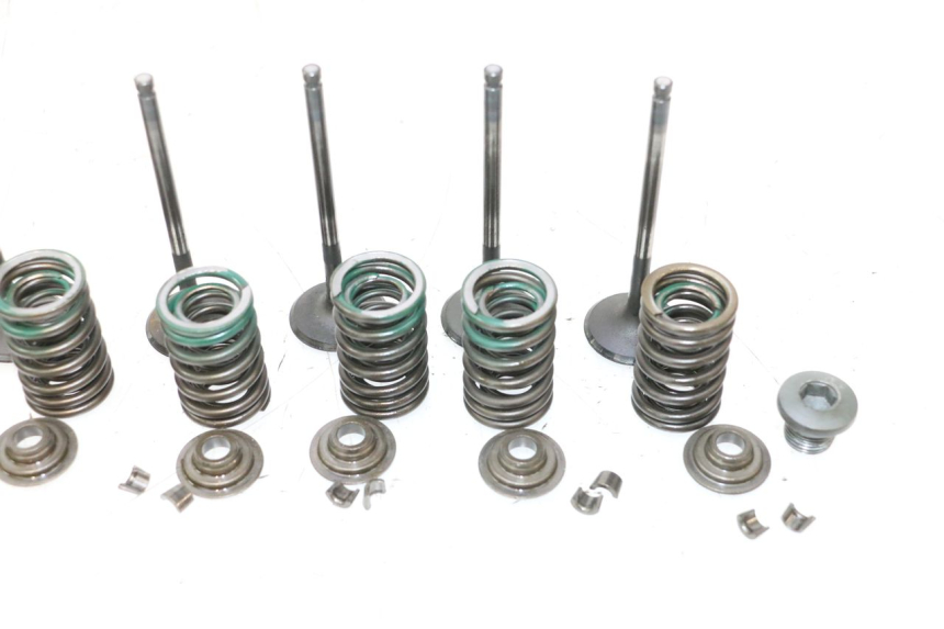 photo de ENGINE VALVE SUZUKI GSF N BANDIT 1200 (2001 - 2005) - Fixing points details