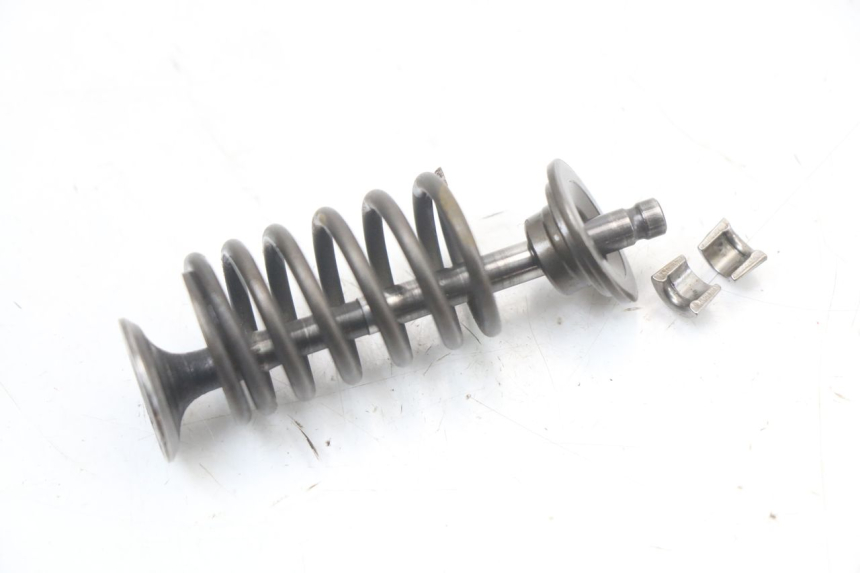 photo de ENGINE VALVE KYMCO K-PW K-PIPE 50 (2012 - 2017) - Alternative perspective