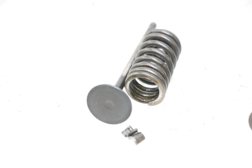 photo de ENGINE VALVE PEUGEOT KISBEE 4T 50 (2010 - 2017) - Alternative perspective