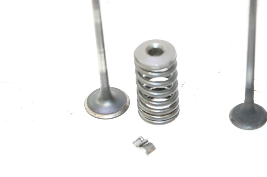 photo de ENGINE VALVE PEUGEOT KISBEE 4T 50 (2010 - 2017) - Technical close-up