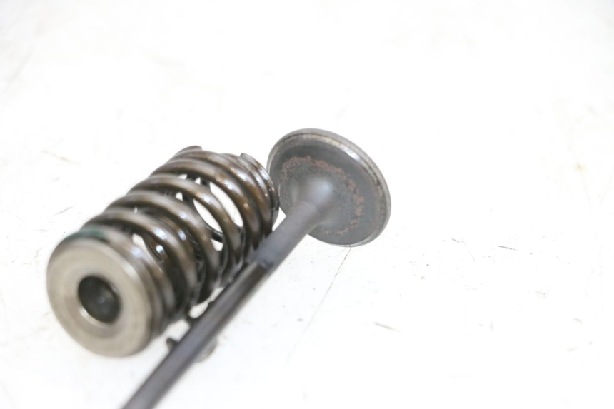 photo de ENGINE VALVE KYMCO LIKE 125 (2009 - 2016) - Alternative perspective