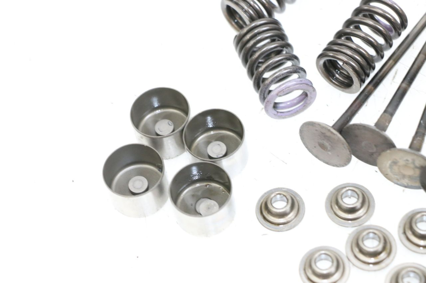 photo de ENGINE VALVE KAWASAKI NINJA 400 (2018 - 2023) - Alternative perspective