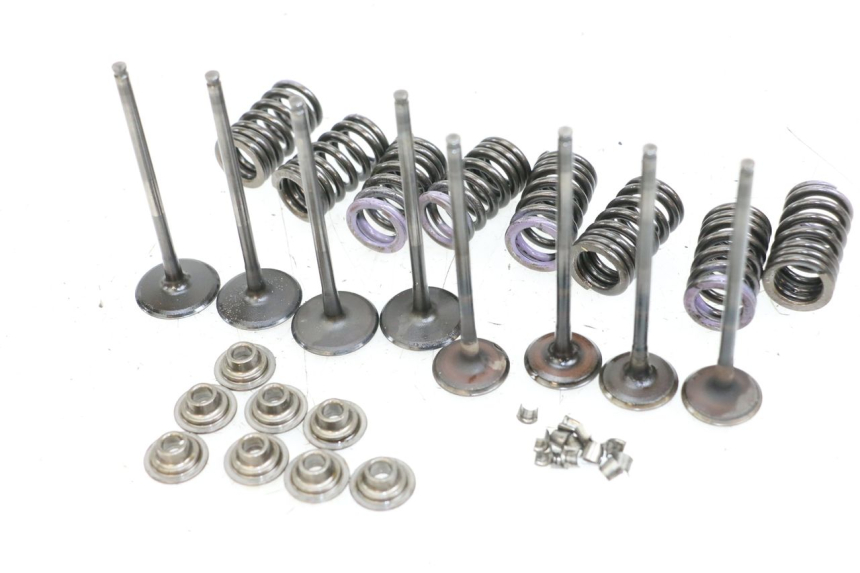 photo de ENGINE VALVE KAWASAKI NINJA 400 (2018 - 2023) - Technical close-up