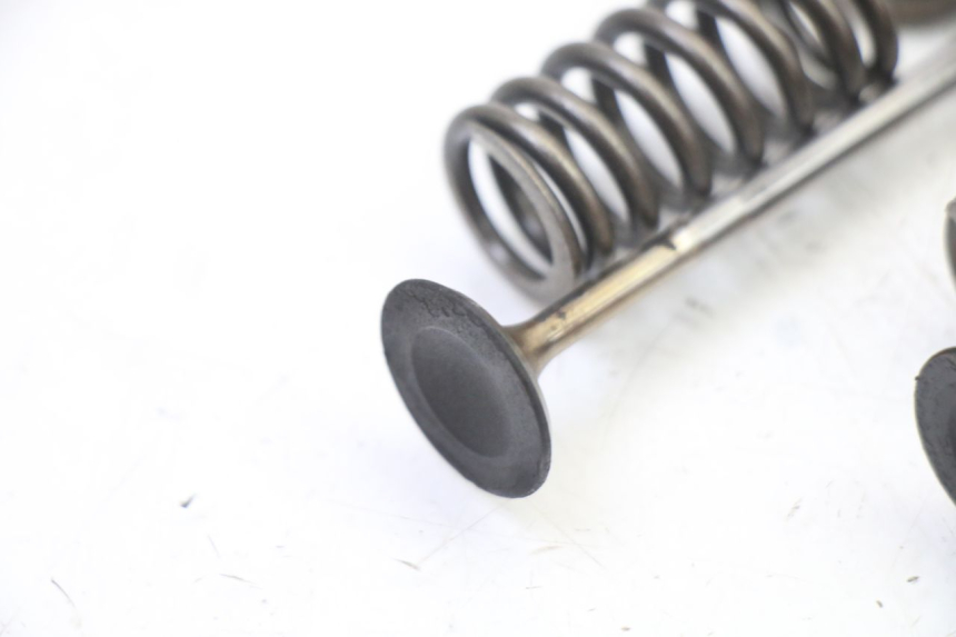 photo de ENGINE VALVE PEUGEOT SATELIS 125 (2013 - 2018) - Fixing points details