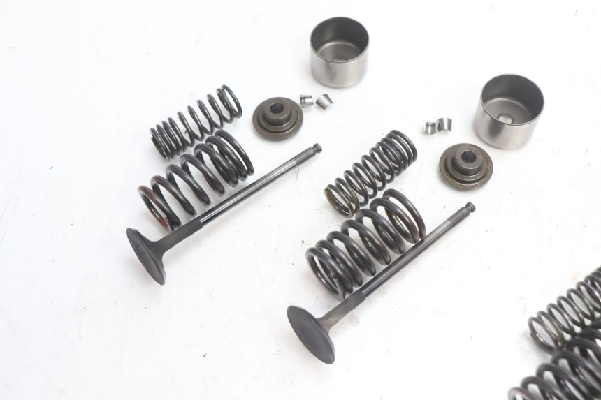 photo de ENGINE VALVE SUZUKI SV S 650 (2003 - 2009) - Component detail
