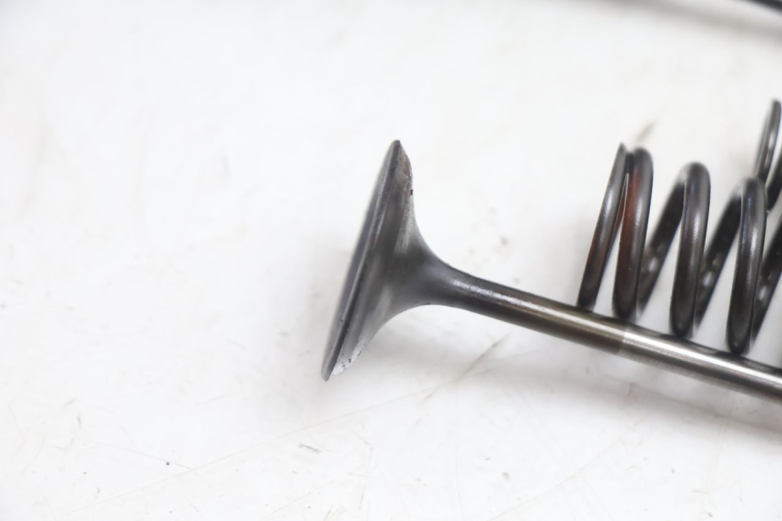 photo de ENGINE VALVE SUZUKI SV S 650 (2003 - 2009) - Additional view of the item