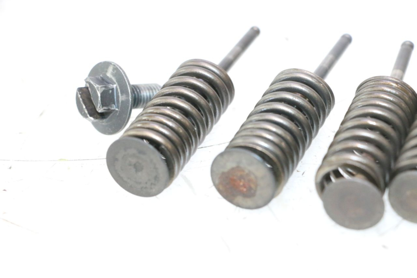 photo de ENGINE VALVE YAMAHA X-MAX XMAX 125 (2010 - 2013) - Technical close-up