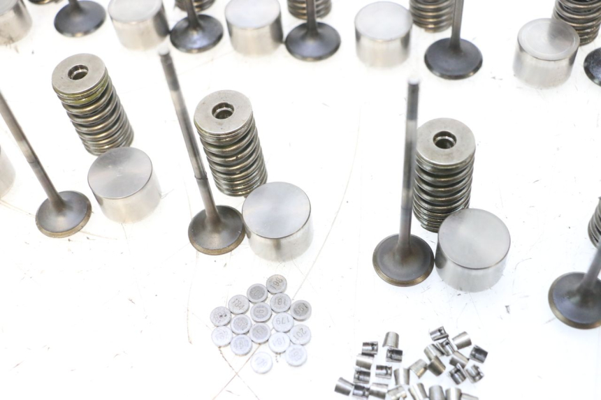 photo de ENGINE VALVE YAMAHA XJ6 600 (2008 - 2016) - Distinctive features