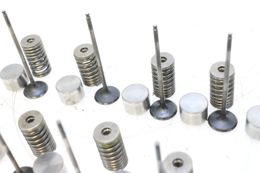 photo de ENGINE VALVE YAMAHA XJ6 600 (2008 - 2016) - Component zoom