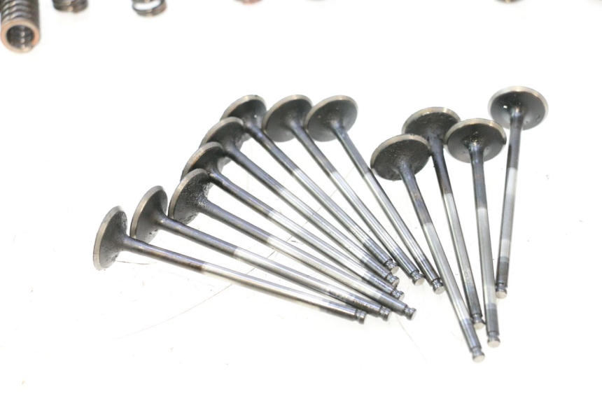 photo de ENGINE VALVE YAMAHA YZF R GENESIS 750 (1993 - 1998) - Component detail