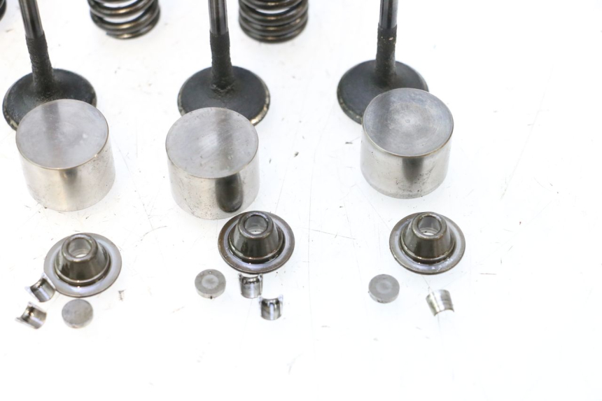 photo de ENGINE VALVE YAMAHA YZF R GENESIS 750 (1993 - 1998) - Spare part profile view