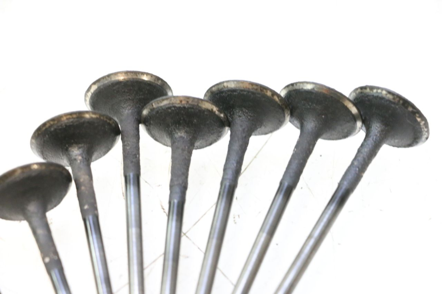 photo de ENGINE VALVE YAMAHA YZF R GENESIS 750 (1993 - 1998) - Fixing points details