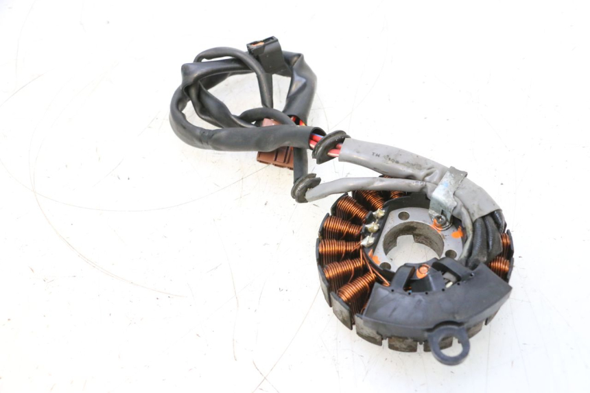 photo de STATOR HONDA PCX (JF57/JF64) 125 (2014 - 2018) - Technical close-up