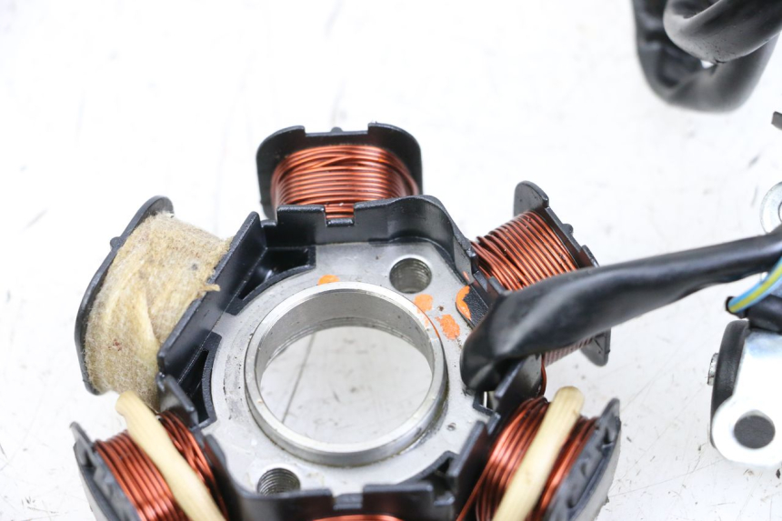 photo de STATOR PEUGEOT SPEEDFIGHT 4 2T 50 (2015 - 2019) - Surface and material condition