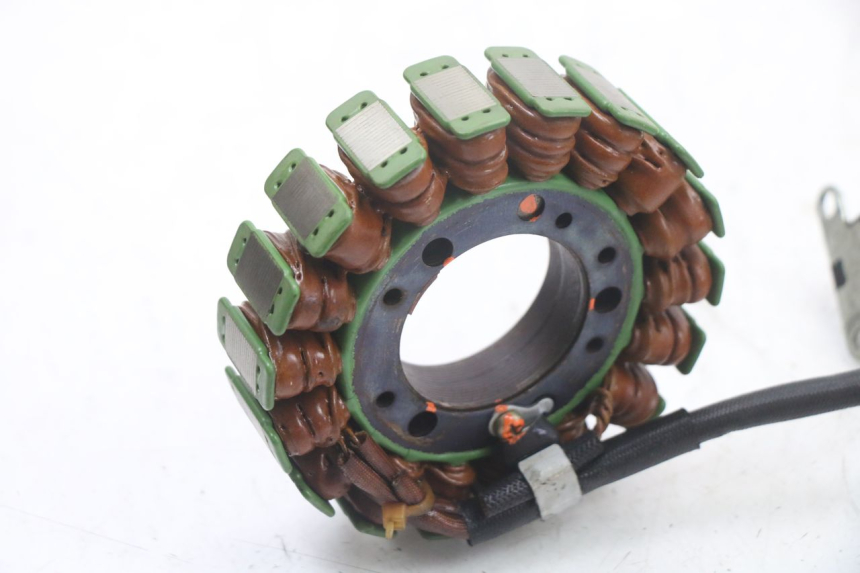 photo de STATOR YAMAHA FZS FAZER 600 (2001 - 2003) - Fixing points details