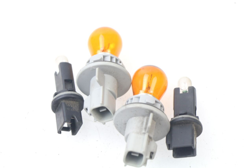 photo de BULB HOLDER SUZUKI AN BURGMAN 400 (2006 - 2010) - Zoom on usage condition