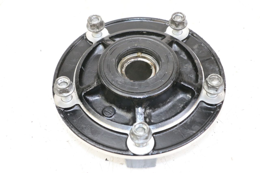 photo de SPROCKET MOUNT SUZUKI GSR 750 (2011 - 2017) - Component detail